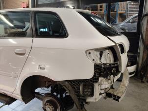 Używane Naroznik karoserii lewy tyl Audi A3 Sportback (8PA) 1.4 TFSI 16V Cena na żądanie oferowane przez Autodemontage Joko B.V.