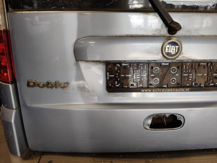 Baklucka från en Fiat Doblo (223A/119) 1.4 2007