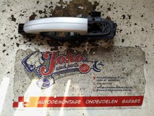 Gebruikte Portiergreep 4Deurs links-voor Ford Kuga I 2.0 TDCi 16V Prijs op aanvraag aangeboden door Autodemontage Joko B.V.