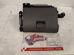 Gebruikte Handschoenenkastje Ford Kuga I 2.0 TDCi 16V Prijs op aanvraag aangeboden door Autodemontage Joko B.V.