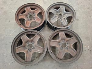 Begagnade Hjuluppsättning Opel Astra H (L48) 1.4 16V Twinport Pris på förfrågan erbjuds av Autodemontage Joko B.V.