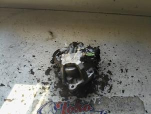 Gebruikte Brandstofpomp Mechanisch Volvo C70 (MC) 2.0 D3 20V Prijs op aanvraag aangeboden door Autodemontage Joko B.V.