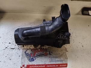 Gebruikte Luchtfilterhuis Ford Fiesta 6 (JA8) 1.0 SCI 12V 80 Prijs op aanvraag aangeboden door Autodemontage Joko B.V.