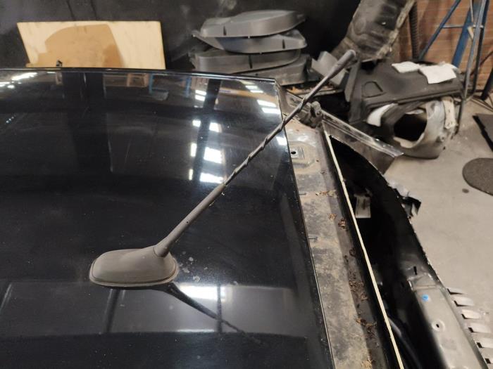 Antenn från en Peugeot 308 (L3/L8/LB/LH/LP) 1.6 BlueHDi 120 2014