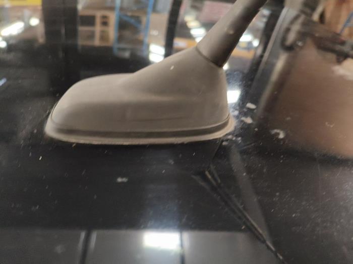 Antenn från en Peugeot 308 (L3/L8/LB/LH/LP) 1.6 BlueHDi 120 2014