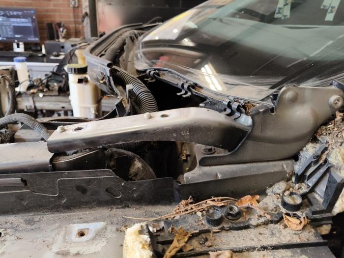 Gångjärn, motorhuv från en Peugeot 508 (8D) 1.6 THP 16V 2012