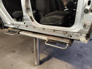 Begagnade Tröskel, höger Ford Focus 3 Wagon 1.6 TDCi ECOnetic Pris på förfrågan erbjuds av Autodemontage Joko B.V.