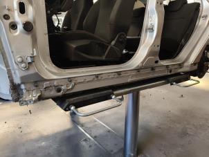 Begagnade Tröskel, vänster Ford Focus 3 Wagon 1.6 TDCi ECOnetic Pris på förfrågan erbjuds av Autodemontage Joko B.V.