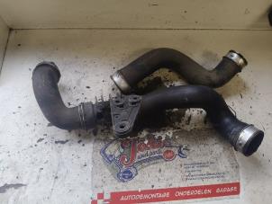 Begagnade Laddluftkylarslang Mercedes C (W203) 2.2 C-220 CDI 16V Pris på förfrågan erbjuds av Autodemontage Joko B.V.