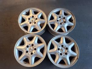 Begagnade Sporthjulsuppsättning Mercedes C (W203) 2.2 C-220 CDI 16V Pris på förfrågan erbjuds av Autodemontage Joko B.V.