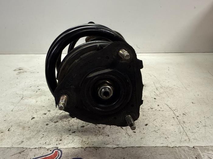 Stötdämparstång, höger fram från en Ford Mondeo III 2.0 TDCi/TDDi 115 16V 2002