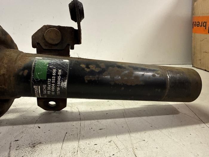 Stötdämparstång, höger fram från en Ford Mondeo III 2.0 TDCi/TDDi 115 16V 2002