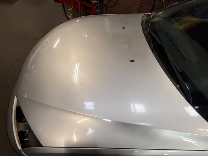 Motorhuv från en Ford Mondeo III 2.0 TDCi/TDDi 115 16V 2002