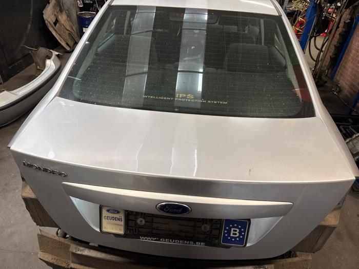 Baklucka från en Ford Mondeo III 2.0 TDCi/TDDi 115 16V 2002