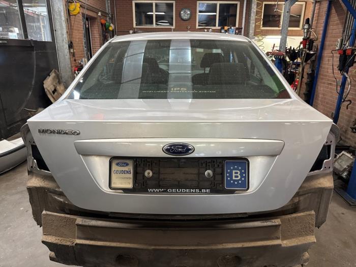 Baklucka från en Ford Mondeo III 2.0 TDCi/TDDi 115 16V 2002