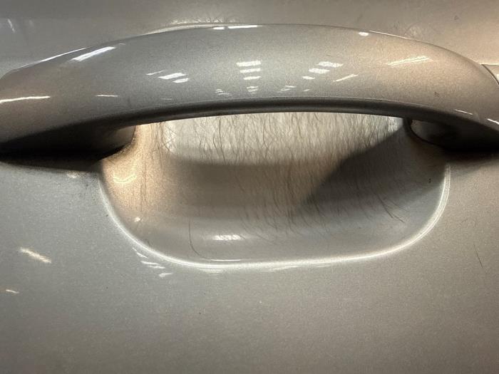 Dörr, 4-dörrars, vänster fram från en Ford Mondeo III 2.0 TDCi/TDDi 115 16V 2002