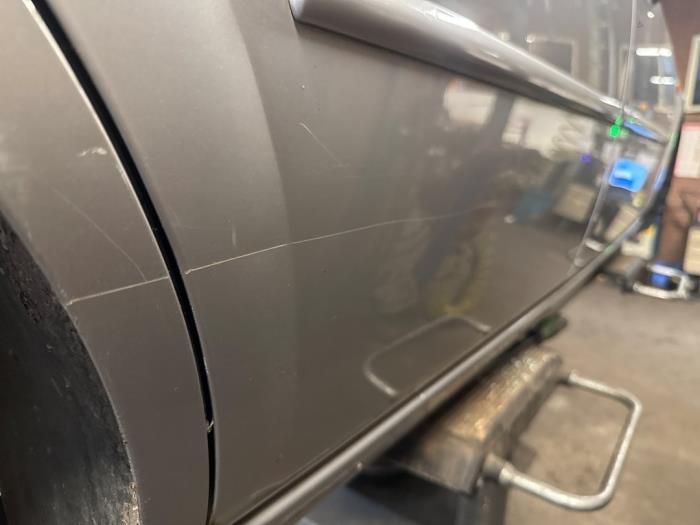 Bakdörr, 4-dörrars, höger från en Ford Mondeo III 2.0 TDCi/TDDi 115 16V 2002