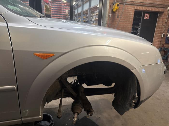 Framskärm, höger från en Ford Mondeo III 2.0 TDCi/TDDi 115 16V 2002