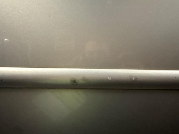 Framdörr, 4-dörrars, höger från en Ford Mondeo III 2.0 TDCi/TDDi 115 16V 2002