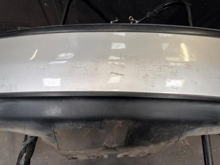 Bakre stötfångare från en Ford Mondeo III 2.0 TDCi/TDDi 115 16V 2002