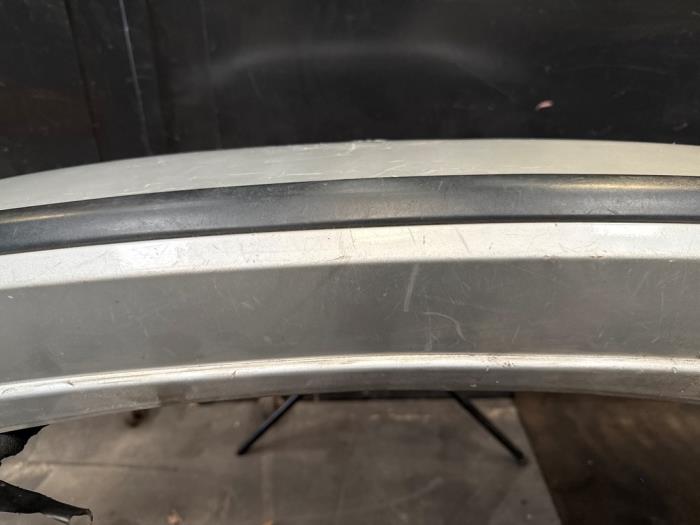 Bakre stötfångare från en Ford Mondeo III 2.0 TDCi/TDDi 115 16V 2002