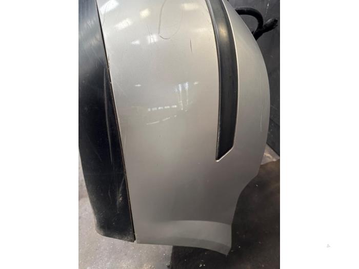 Bakre stötfångare från en Ford Mondeo III 2.0 TDCi/TDDi 115 16V 2002