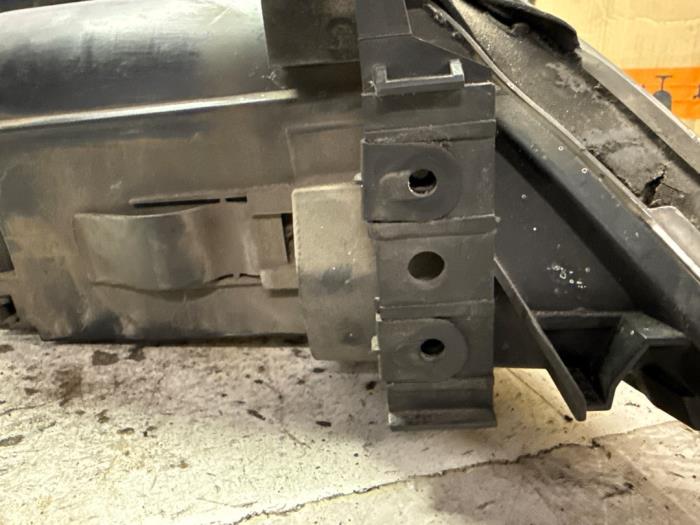 Strålkastare, vänster från en Ford Mondeo III 2.0 TDCi/TDDi 115 16V 2002