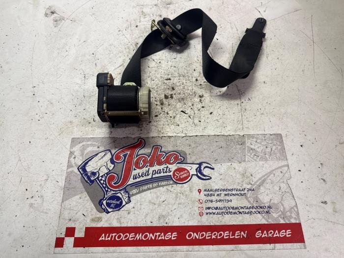 Främre säkerhetsbälte, höger från en Ford Mondeo III 2.0 TDCi/TDDi 115 16V 2002