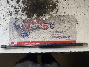 Gebruikte Amortisseur links-achter Mercedes C Estate (S204) 2.2 C-200 CDI 16V . Prijs op aanvraag aangeboden door Autodemontage Joko B.V.