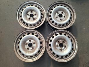 Begagnade Hjuluppsättning Volkswagen Caddy III (2KA,2KH,2CA,2CH) 1.6 TDI 16V Pris på förfrågan erbjuds av Autodemontage Joko B.V.