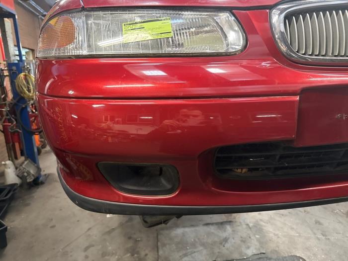 Främre stötfångare från en Rover 400 (RT) 416Si 16V 1996