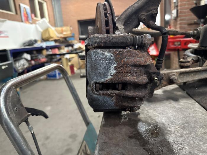 Främre bromsok, höger från en Rover 400 (RT) 416Si 16V 1996