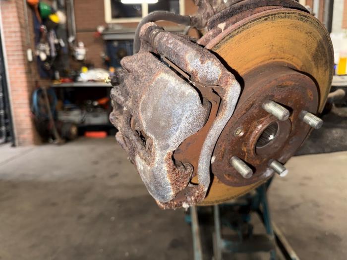 Främre bromsok, vänster från en Rover 400 (RT) 416Si 16V 1996