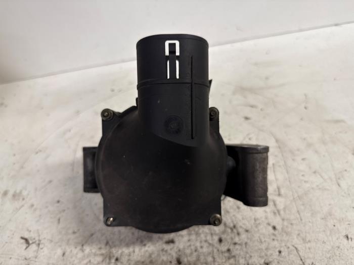 Dynamo från en Ford Mondeo III 2.0 TDCi/TDDi 115 16V 2002