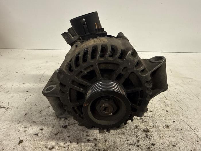 Dynamo från en Ford Mondeo III 2.0 TDCi/TDDi 115 16V 2002