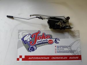 Gebruikte Deurslot Mechaniek 4Deurs links-voor Chevrolet Spark (M300) 1.0 16V Prijs op aanvraag aangeboden door Autodemontage Joko B.V.