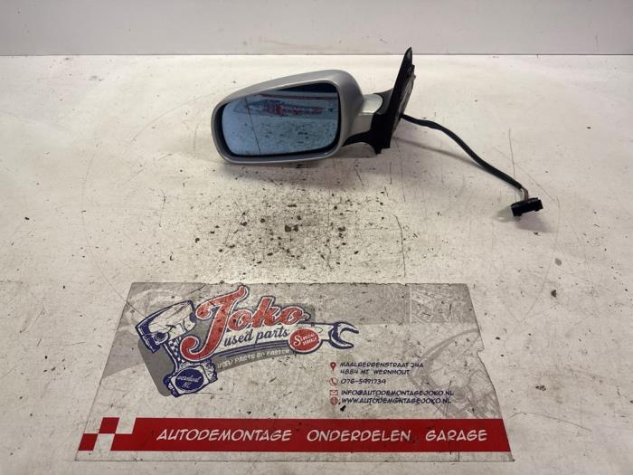 Skärmspegel, vänster från en Volkswagen Golf IV Variant (1J5) 1.9 TDI 115 2000