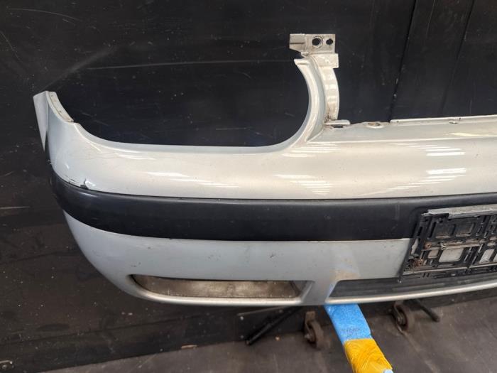 Främre stötfångare från en Volkswagen Golf IV Variant (1J5) 1.9 TDI 115 2000