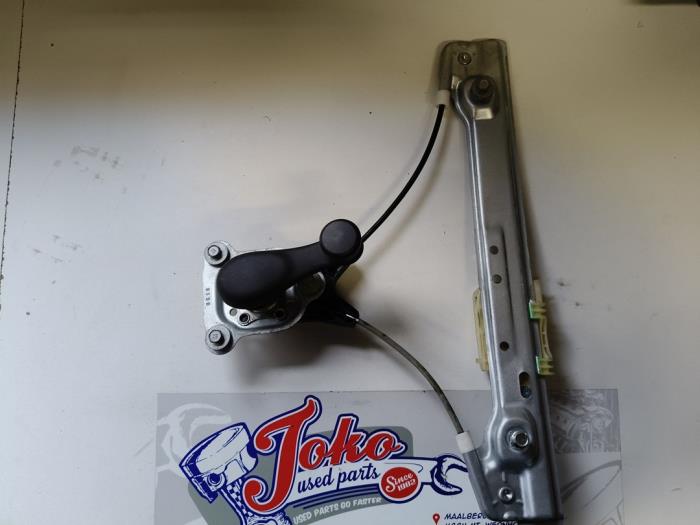 Fönstermekanism för bakre dörr, 4-dörrars, höger från en Opel Karl 1.0 12V 2015