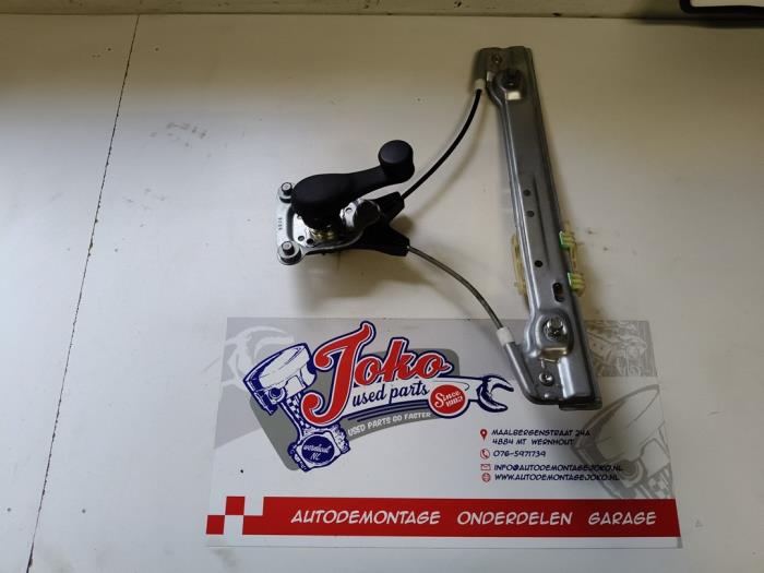 Fönstermekanism för bakre dörr, 4-dörrars, höger från en Opel Karl 1.0 12V 2015