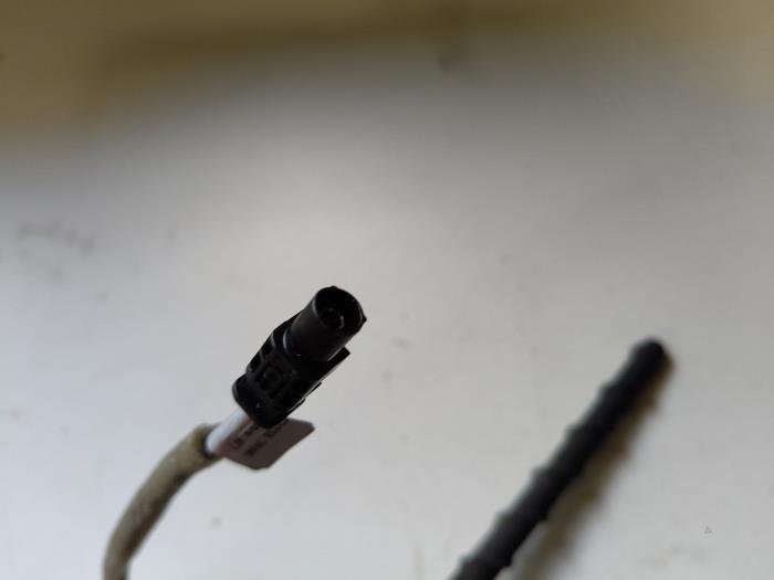 Antenn från en Opel Karl 1.0 12V 2015