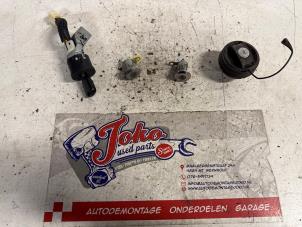 Begagnade Cylinderlåsuppsättning (komplett) Citroen C1 1.0 12V Pris på förfrågan erbjuds av Autodemontage Joko B.V.