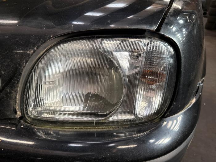 Strålkastare, vänster från en Nissan Micra (K11) 1.0 L,LX 16V 1998
