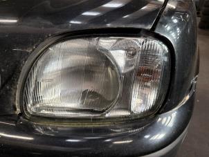 Begagnade Strålkastare, vänster Nissan Micra (K11) 1.0 L,LX 16V Pris på förfrågan erbjuds av Autodemontage Joko B.V.