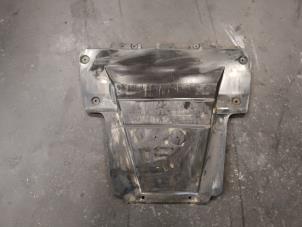 Gebruikte Beschermplaat bodem Renault Kangoo Express (FW) 1.5 dCi 75 Prijs op aanvraag aangeboden door Autodemontage Joko B.V.