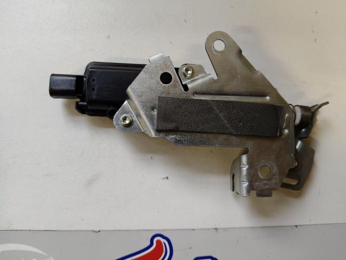 Centrallåsmotor från en Ford Fiesta 5 (JD/JH) 1.4 TDCi 2005