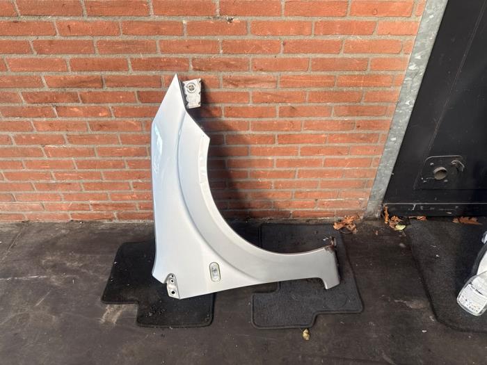 Framskärm, höger från en Ford Fiesta 5 (JD/JH) 1.4 TDCi 2005