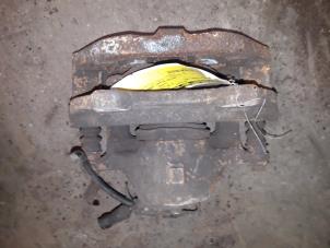 Begagnade Främre bromsok, höger Peugeot 806 2.0 Turbo SR,ST,SV,Pullman Pris på förfrågan erbjuds av Autodemontage Joko B.V.