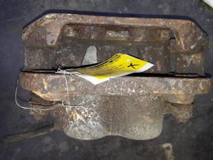 Begagnade Främre bromsok, höger Ford Transit 2.0 TDdi 16V Pris på förfrågan erbjuds av Autodemontage Joko B.V.