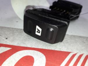 Begagnade Brytare, eldrivna fönster Citroen Xsara Picasso (CH) 2.0 HDi 90 Pris på förfrågan erbjuds av Autodemontage Joko B.V.